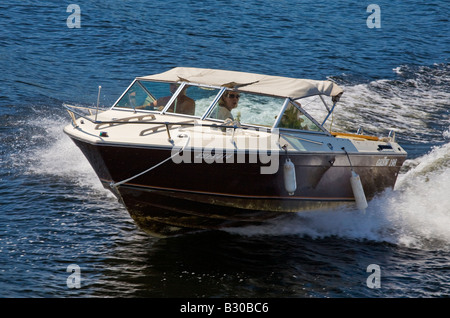 Bateau à moteur sur la baie Georgienne, en Ontario, Canada. Banque D'Images