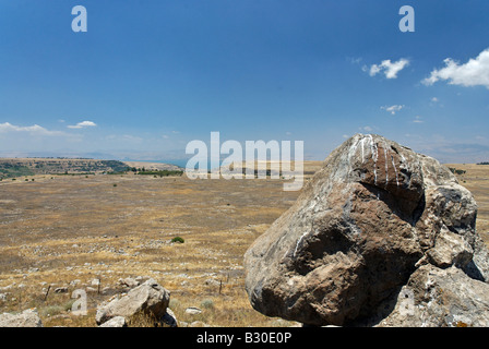 Israël Golan basalte La Mer de Galilée peut être vu dans l'arrière-plan Banque D'Images