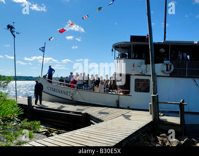 Steamship Tarjanne son 100e anniversaire à la Villa croisière Kalela pier. Villa Kalela, 1895, ancienne résidence de l'Aks peintre finlandais.. Banque D'Images