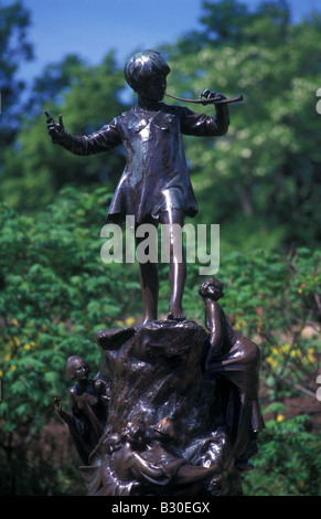 Statue de Peter Pan Kensington Gardens London UK Banque D'Images