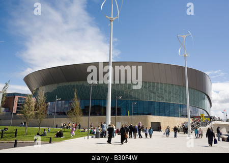 Kings Parade, Liverpool, Merseyside, England, UK, Europe. Echo moderne Arena and Convention Centre immeuble sur la promenade Riverside Banque D'Images