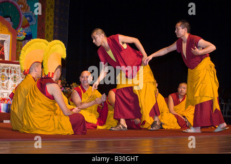 Les moines GYUTO à débattre en octobre 2007 de la préforme KUMBUM CHAMTSE LING parrainé par le Centre culturel tibétain Bloomington Indiana Banque D'Images