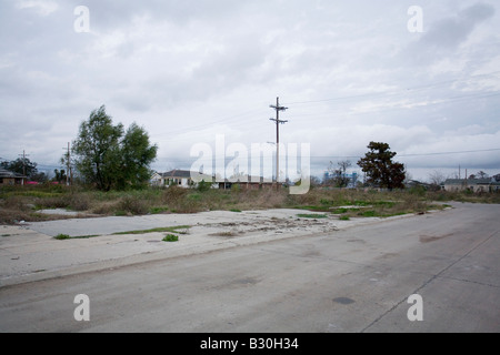 Dans la partie inférieure de la route vide Ninth Ward, La Nouvelle-Orléans Banque D'Images