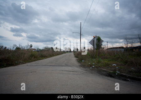 Dans la partie inférieure de la route vide Ninth Ward, La Nouvelle-Orléans Banque D'Images