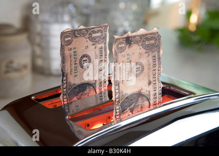 US One Dollar bills en feu dans un grille-pain le Dollar US est Toast Banque D'Images