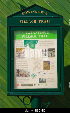 Sentier du village d'affichage en Bretagne Angleterre UK UE Cropton Banque D'Images
