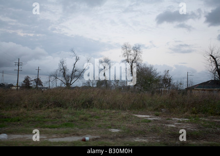 Dans la partie inférieure de la route vide Ninth Ward, La Nouvelle-Orléans Banque D'Images