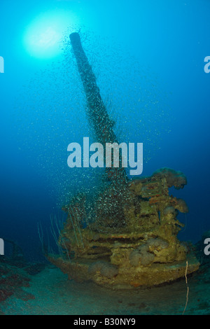 Canon de 5 pouces au destroyer USS Lamson atoll de Bikini des Îles Marshall Micronésie Océan Pacifique Banque D'Images