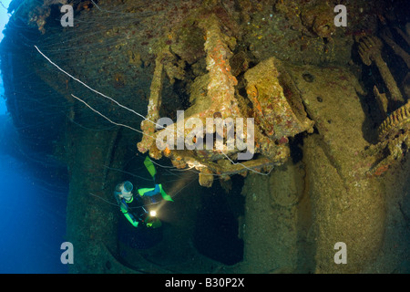 Plongée sur le cuirassé japonais HIJMS Nagato atoll de Bikini des Îles Marshall Micronésie Océan Pacifique Banque D'Images