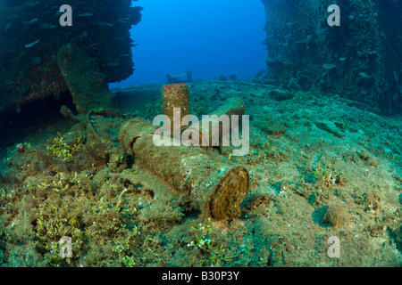 Sous-munitions sur le USS Saratoga atoll de Bikini des Îles Marshall Micronésie Océan Pacifique Banque D'Images