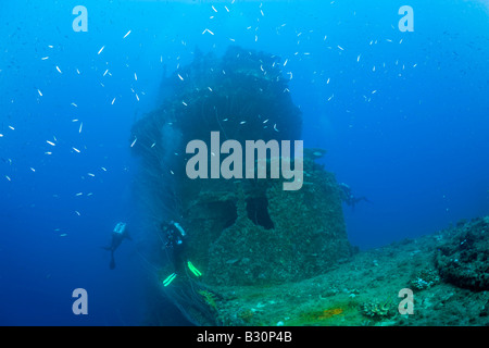 Plongeur au pont de l'USS Saratoga atoll de Bikini des Îles Marshall Micronésie Océan Pacifique Banque D'Images