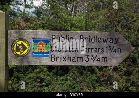 Un sentier en bois panneau pour Brixham Devon Banque D'Images