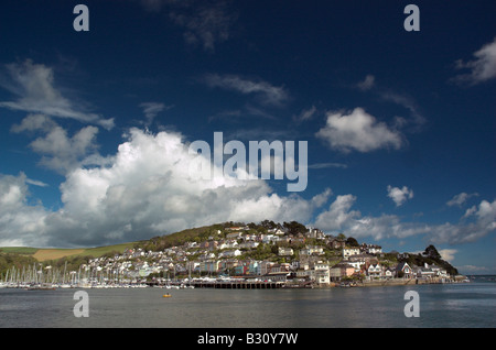 Kingswear par un beau jour d'été vus de Dartmouth Banque D'Images