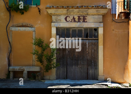 Vieux Cafe, Rousset des vignes, Provence, France Banque D'Images