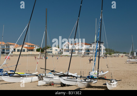 Disponibles sur la plage de Chatelaillon Plage en Charente-Maritime France Banque D'Images