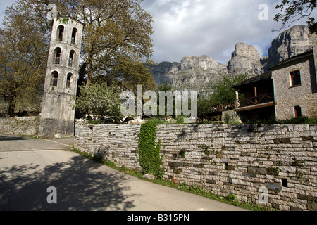 L'Épire Grèce Zagororia Megalo Papigko villages situés dans le Parc National de Vikos Aoos Banque D'Images