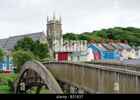 Maisons géorgiennes peint de couleurs vives en Aberaeron Banque D'Images