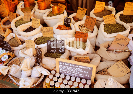 Herbes et épices dans MARCHÉ FRANÇAIS Banque D'Images