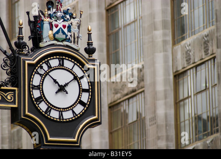 Vieille Horloge décorative et d'architecture de Londres. Banque D'Images