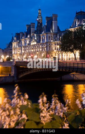 France, Paris, l'hôtel de ville Hotel de Ville la nuit Banque D'Images