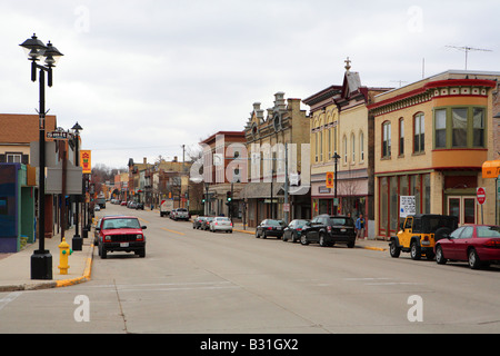 Rue principale D'UNE PETITE VILLE TOURISTIQUE DE PLYMOUTH PRÈS DE L'ÂGE DE GLACE NATIONAL SCENIC TRAIL À ENVIRON 5O KM AU NORD DE MILWAUKEE WISCONSIN U Banque D'Images