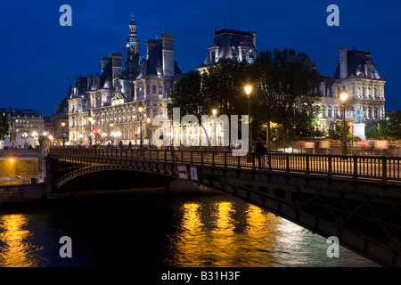 France, Paris, l'Hôtel de ville de Viille de nuit Banque D'Images