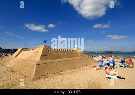 Le premier hôtel de sable et le plus grand château construit au Royaume-Uni, plage de Weymouth, Dorset, Angleterre, Royaume-Uni Banque D'Images