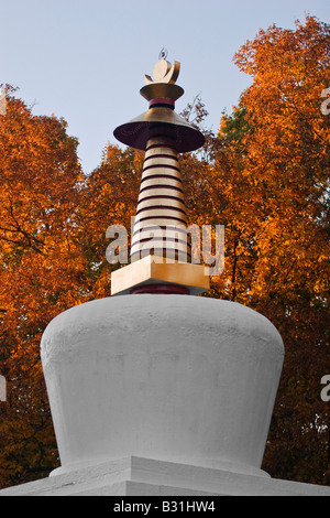 Ce STUPA connu comme un chorten est une relique bouddhiste tibétain porte-CENTRE CULTUREL BOUDDHISTE MONGOLE Bloomington Indiana Banque D'Images