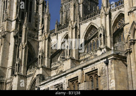 Ville de York, en Angleterre. Gros plan sur l'architecture de la façade sud-ouest de la cathédrale de York Minster au chantier. Banque D'Images