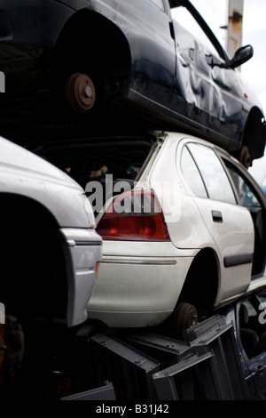 Une voiture de cour breakers Banque D'Images