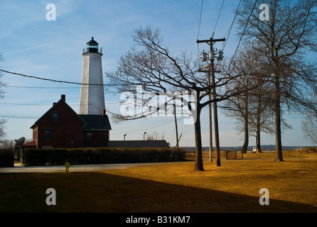 Le phare et carousel bâtiment avec arbre à Lighthouse Point Park à New Haven, Connecticut USA. Très haute résolution. Banque D'Images