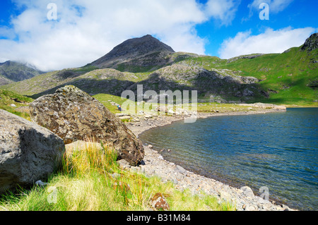 À l'échelle Llyn Llydaw mineurs à côté de la piste vers le sommet du Mont Snowdon dans le Nord du Pays de Galles Banque D'Images