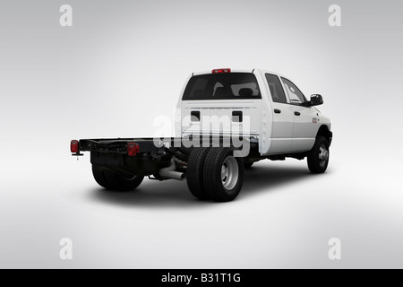 2008 Dodge Ram 3500 châssis en vue d'angle arrière - Blanc Banque D'Images