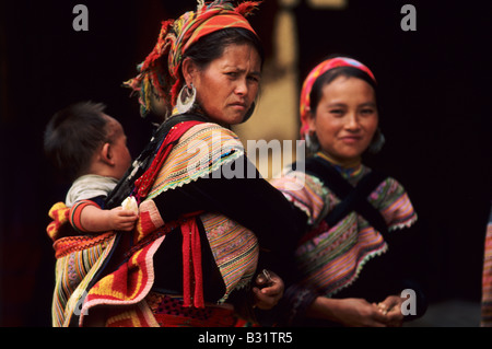 Les femmes Hmong fleurs au Vietnam Banque D'Images