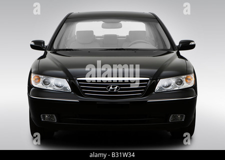 2008 Hyundai Azera Limited en noir - Basse/large front Banque D'Images