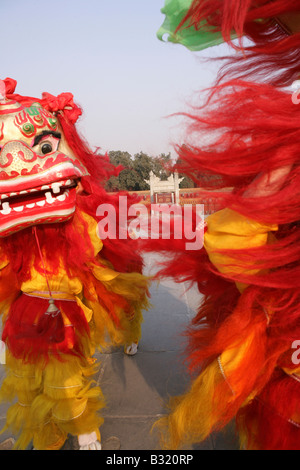 La danse du lion chinois au Temple du Ciel Banque D'Images