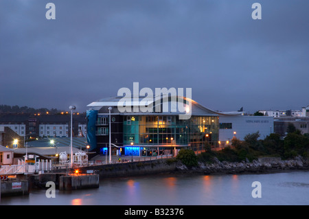 Le National Marine Aquarium au crépuscule sur le Barbican de plymouth Devon UK Banque D'Images