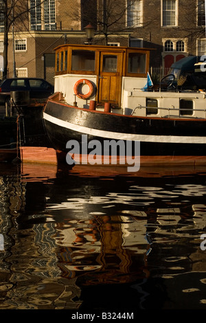 Reflet de la Barge sur le canal Prinsengracht Amsterdam Banque D'Images