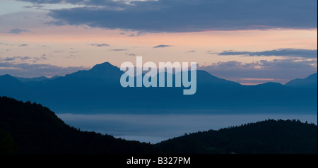 Dawn panorama sur le bassin de Ljubljana, Slovénie Banque D'Images