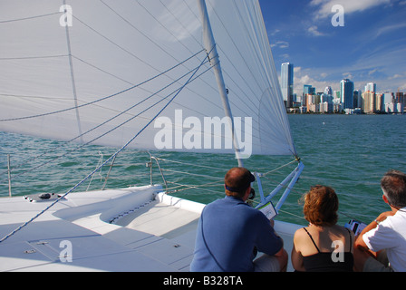 La voile sur la proue Biscayne Bay Miami Florida USA Banque D'Images