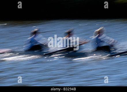 Rameurs de l'aviron sur la rivière Schuylkill Banque D'Images