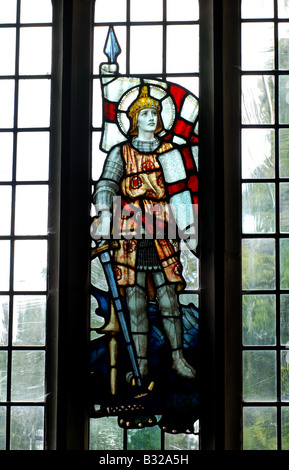 St George et le Dragon vitrail, St.John the Baptist Church, Brinklow, Warwickshire, England, UK Banque D'Images