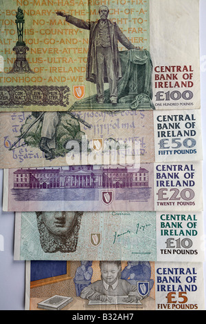 Sélection de monnaie irlandaise dans les années 1990, faire marche arrière Banque D'Images