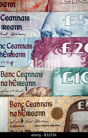 Sélection de monnaie irlandaise dans les années 1990 Banque D'Images
