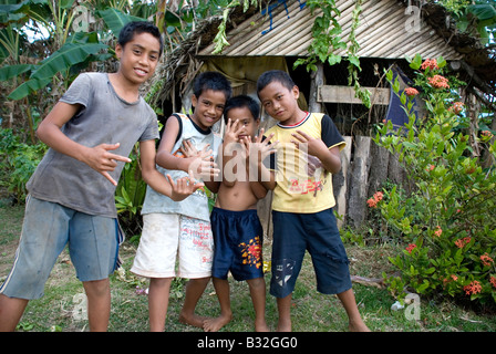 Enfants sur Atiu Îles Cook Banque D'Images