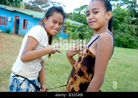 Les filles sur Atiu Îles Cook Banque D'Images