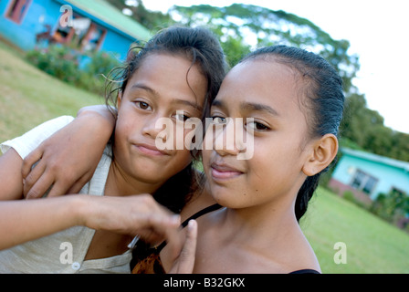 Les filles sur Atiu Îles Cook Banque D'Images