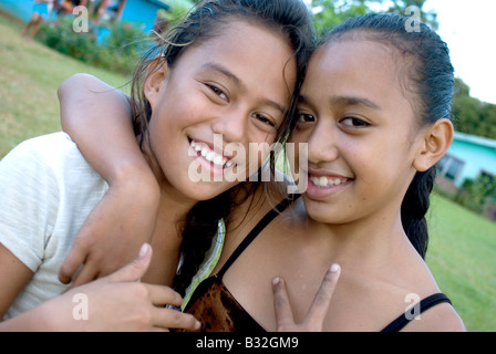 Les filles sur Atiu Îles Cook Banque D'Images