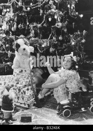 Teenage girl with presents under Christmas Tree Banque D'Images