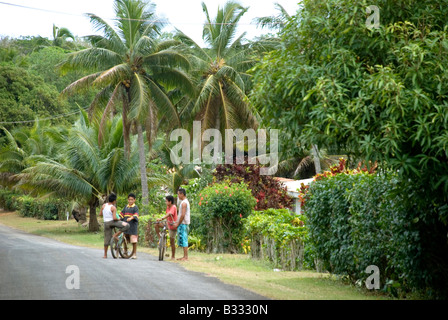 Enfants sur Atiu Îles Cook Banque D'Images